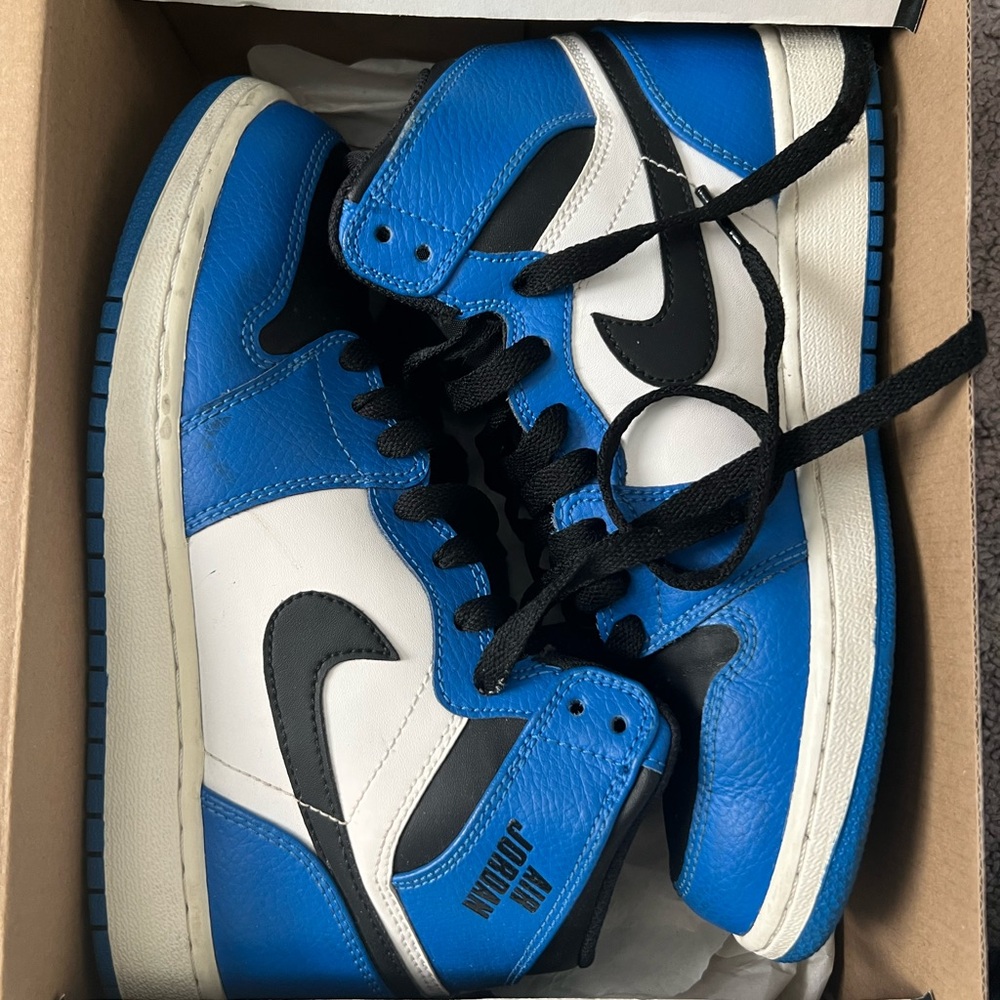 NIKE rare air sneakers